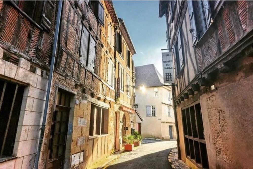 Appartement Au Coeur Du Centre Historique Bergerac Exteriör bild